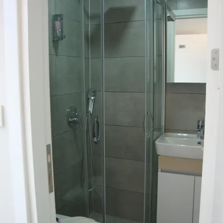 M2 Hotel 2*